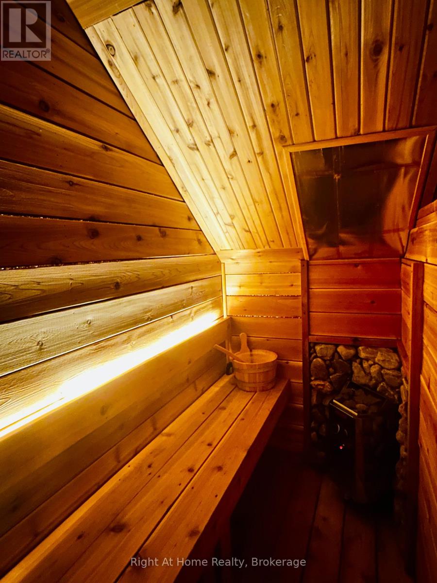 109 Brant Street, Oakville, Ontario  L6K 2Z7 - Photo 38 - W12785260