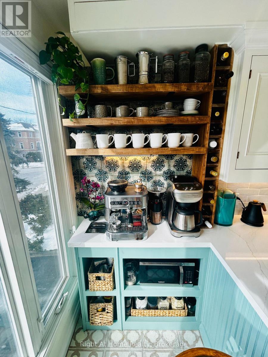 109 Brant Street, Oakville, Ontario  L6K 2Z7 - Photo 7 - W12785260