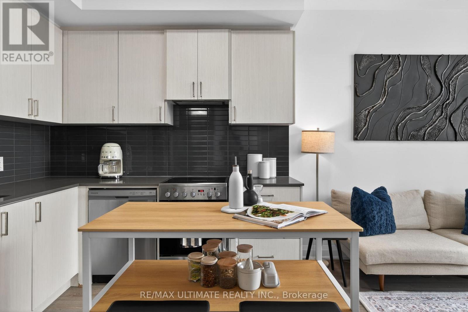 106 - 50 George Butchart Drive, Toronto, Ontario  M3K 0C9 - Photo 5 - W12785486