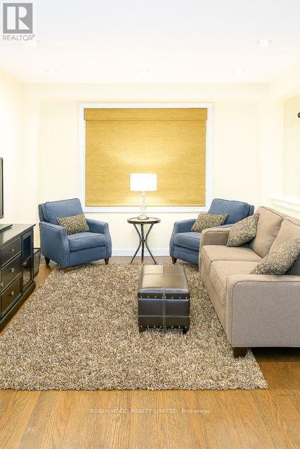 92 Bousfield Rise, Hamilton, Ontario  L8B 0T4 - Photo 3 - X12785412