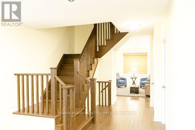 92 Bousfield Rise, Hamilton, Ontario  L8B 0T4 - Photo 4 - X12785412