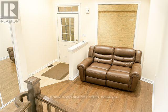 92 Bousfield Rise, Hamilton, Ontario  L8B 0T4 - Photo 5 - X12785412