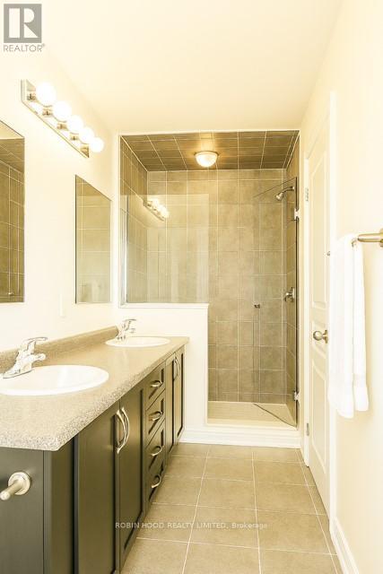 92 Bousfield Rise, Hamilton, Ontario  L8B 0T4 - Photo 7 - X12785412