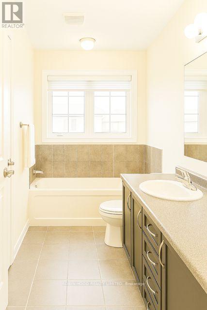 92 Bousfield Rise, Hamilton, Ontario  L8B 0T4 - Photo 8 - X12785412