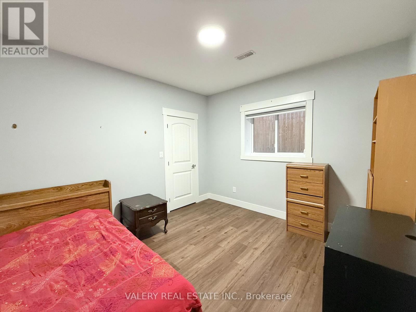 Lower - 1872 Longfellow Avenue, Windsor, Ontario  N9B 3J6 - Photo 14 - X12785436