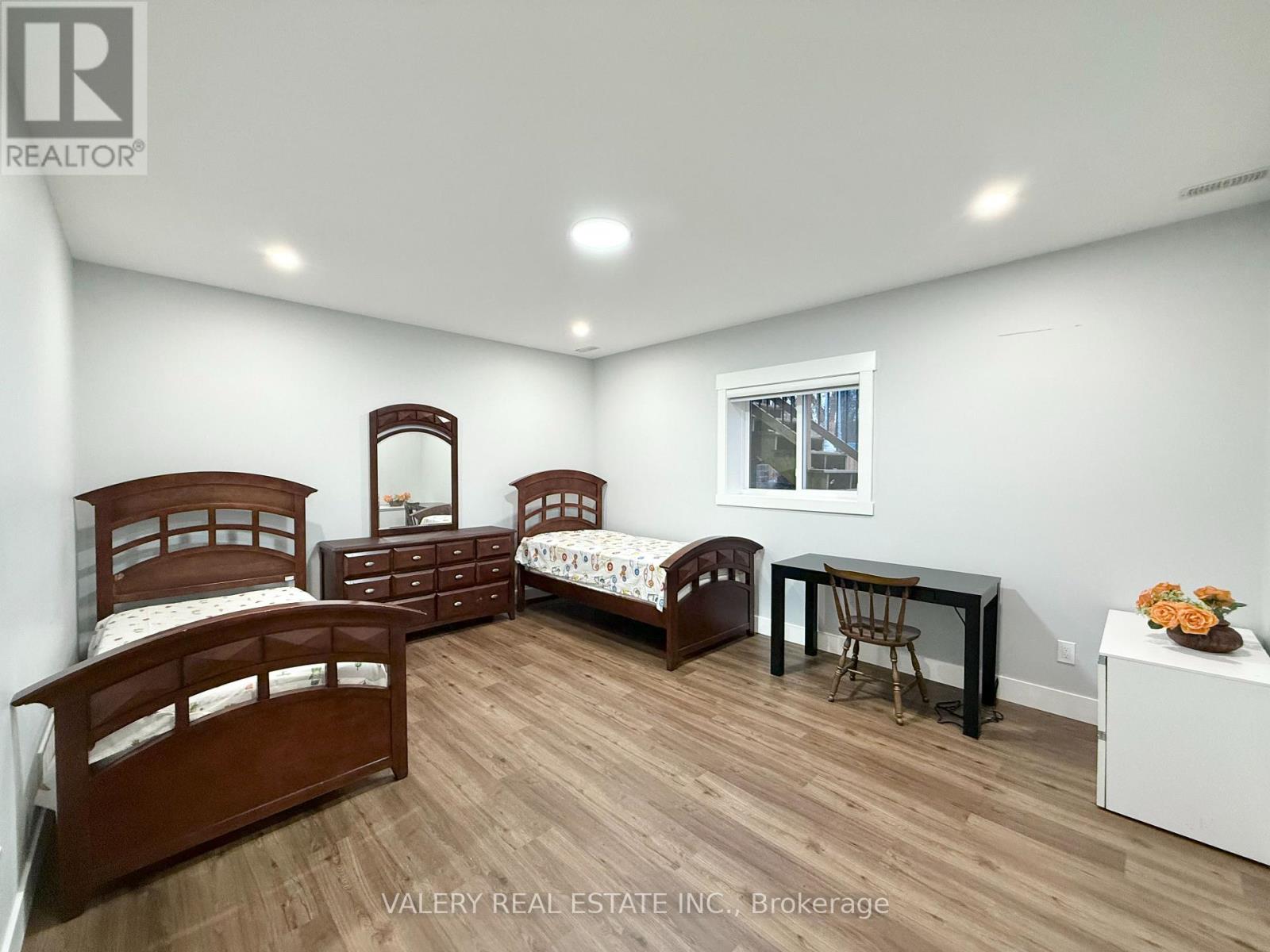 Lower - 1872 Longfellow Avenue, Windsor, Ontario  N9B 3J6 - Photo 7 - X12785436