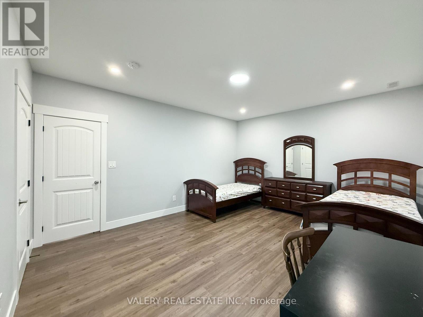 Lower - 1872 Longfellow Avenue, Windsor, Ontario  N9B 3J6 - Photo 8 - X12785436