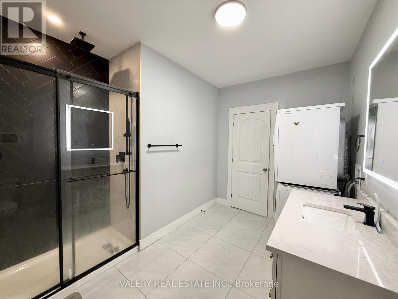 Lower - 1872 Longfellow Avenue, Windsor, Ontario  N9B 3J6 - Photo 9 - X12785436