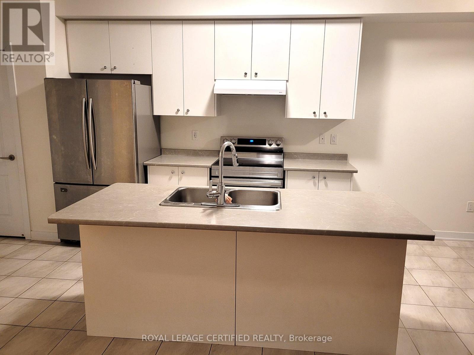 26 Keelson Street, Welland, Ontario  L3B 0M4 - Photo 3 - X12785482