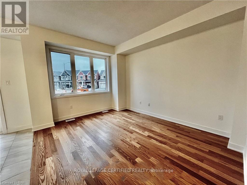 26 Keelson Street, Welland, Ontario  L3B 0M4 - Photo 4 - X12785482