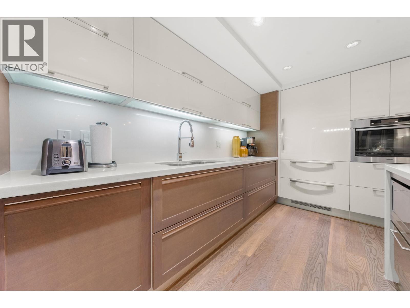 903 8 Smithe Mews, Vancouver, British Columbia  V6B 0A5 - Photo 16 - R3089241