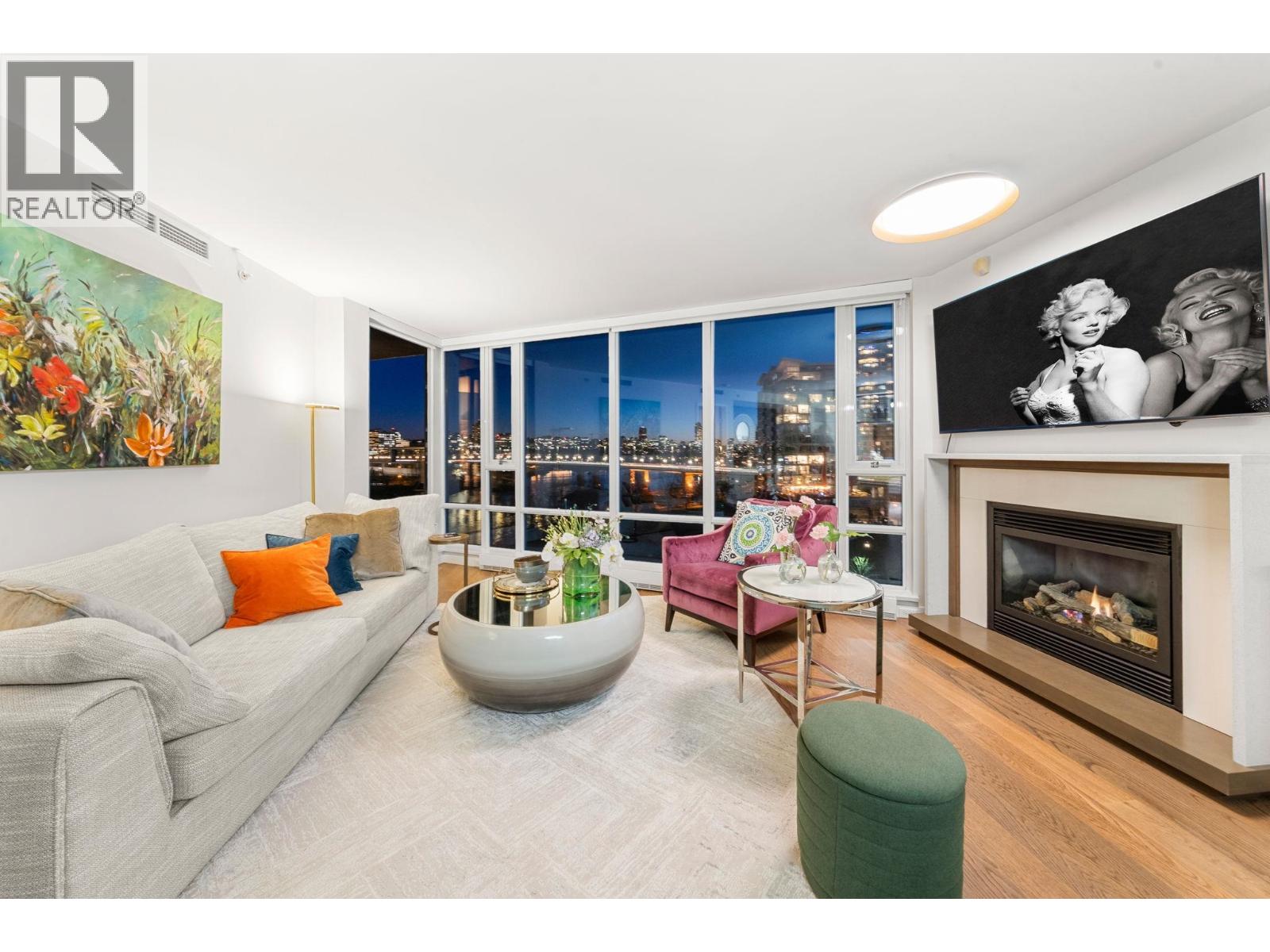 903 8 Smithe Mews, Vancouver, British Columbia  V6B 0A5 - Photo 6 - R3089241