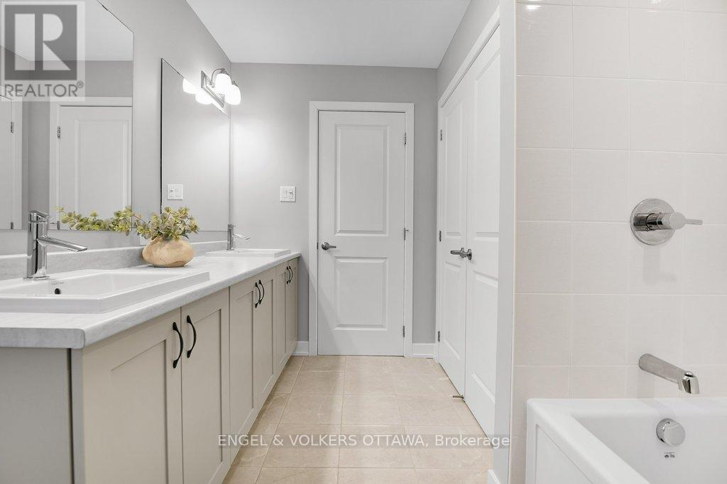 134 Winterhaven Drive, Ottawa, Ontario  K1W 0H4 - Photo 30 - X12785488