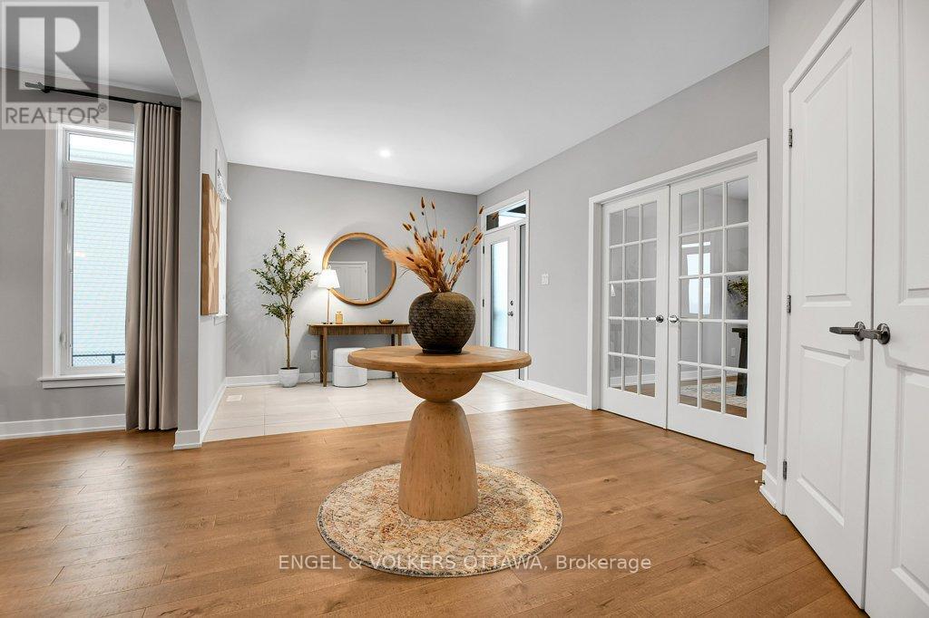 134 Winterhaven Drive, Ottawa, Ontario  K1W 0H4 - Photo 4 - X12785488