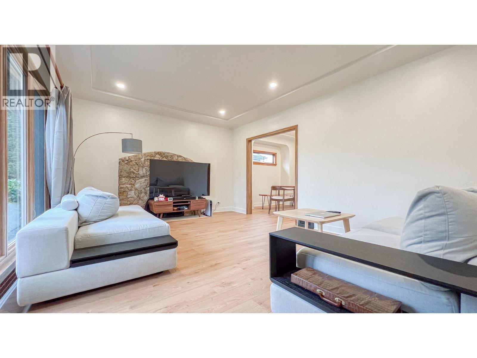 1165 E 26th Avenue, Vancouver, British Columbia  V5V 2J8 - Photo 2 - R3089611