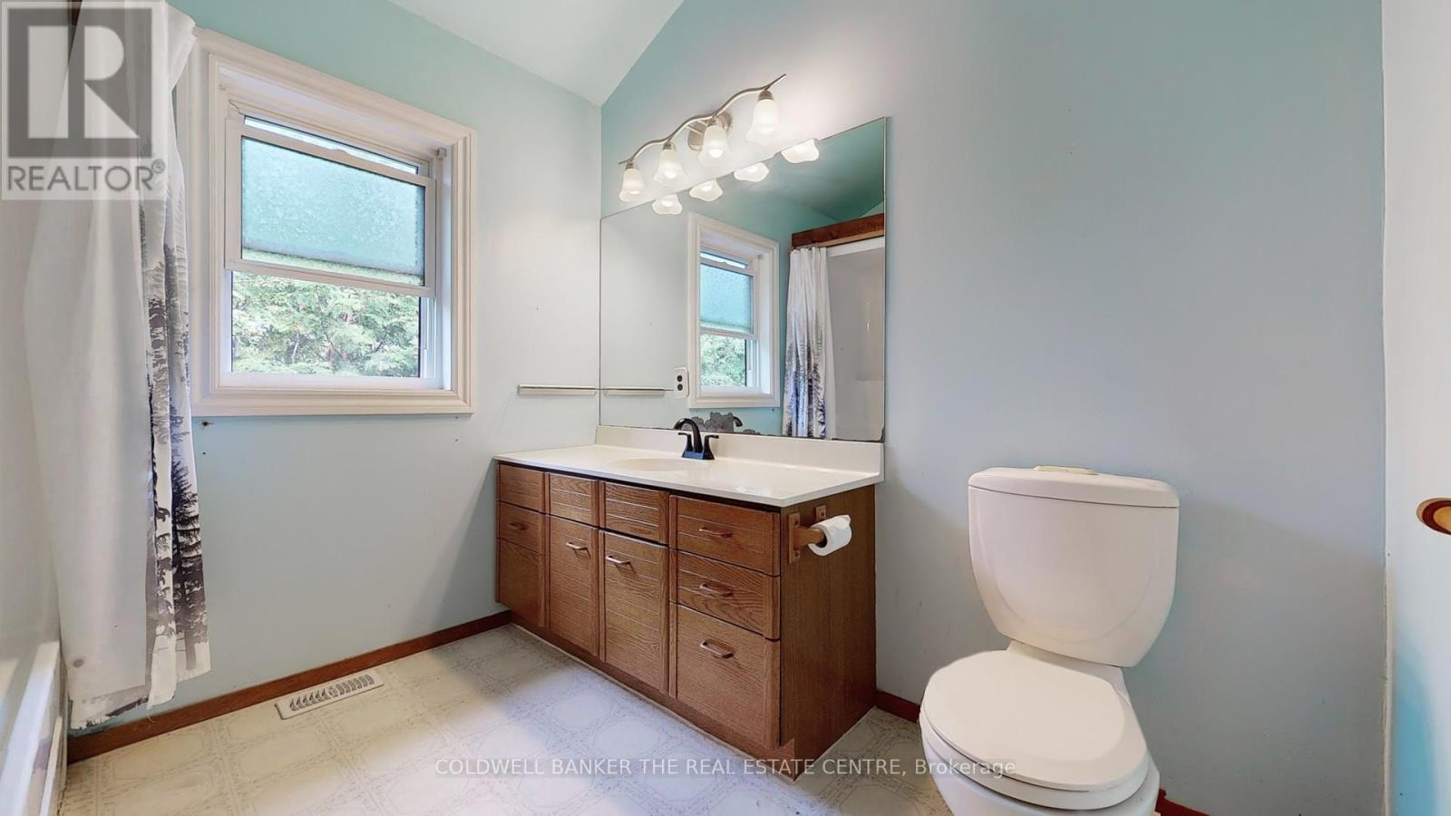 33 Lake Drive E, Georgina, Ontario  L4P 3E9 - Photo 11 - N12785520