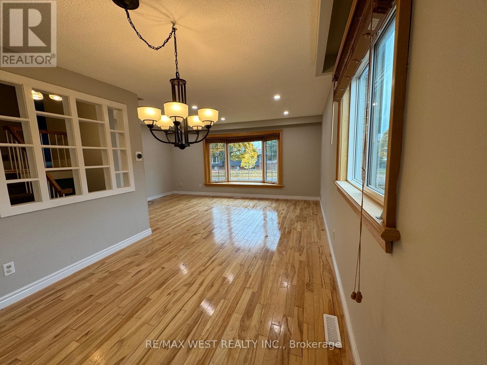 43 Clover Avenue, Barrie, Ontario  L4N 5E2 - Photo 6 - S12776048