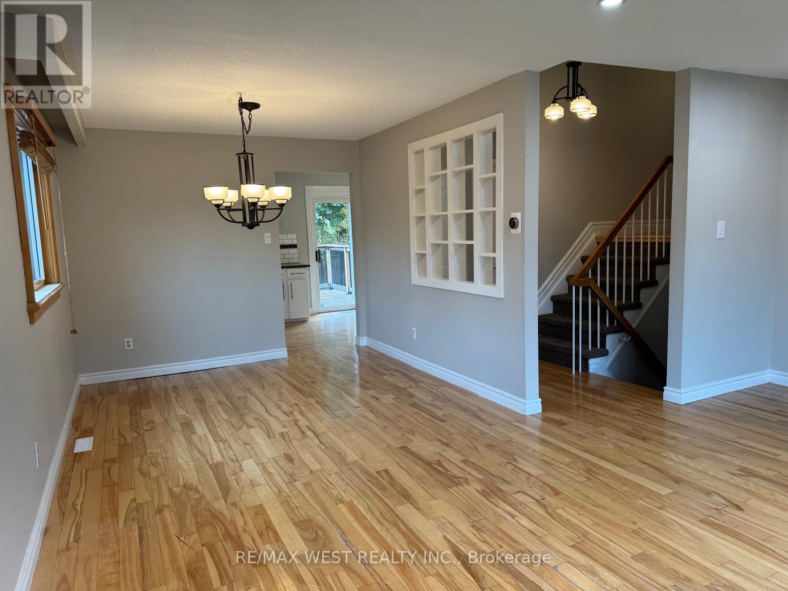 43 Clover Avenue, Barrie, Ontario  L4N 5E2 - Photo 7 - S12776048