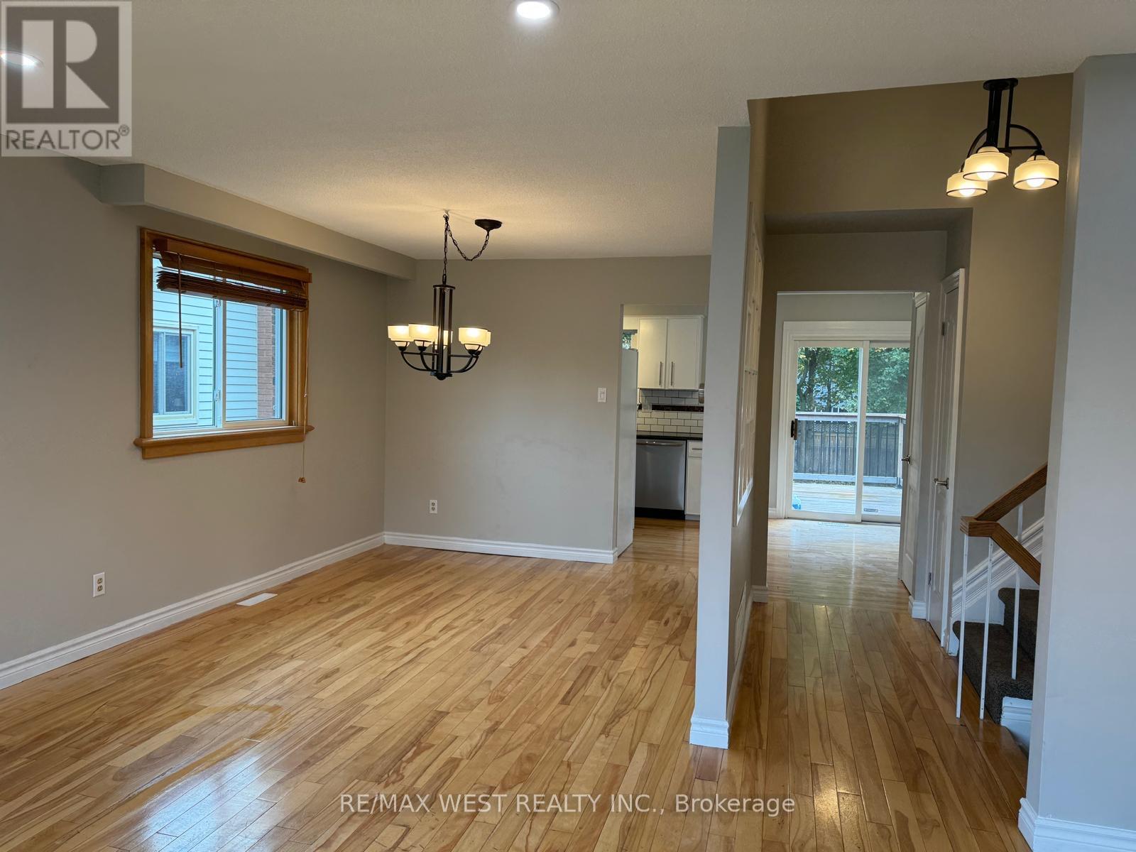 43 Clover Avenue, Barrie, Ontario  L4N 5E2 - Photo 4 - S12776048