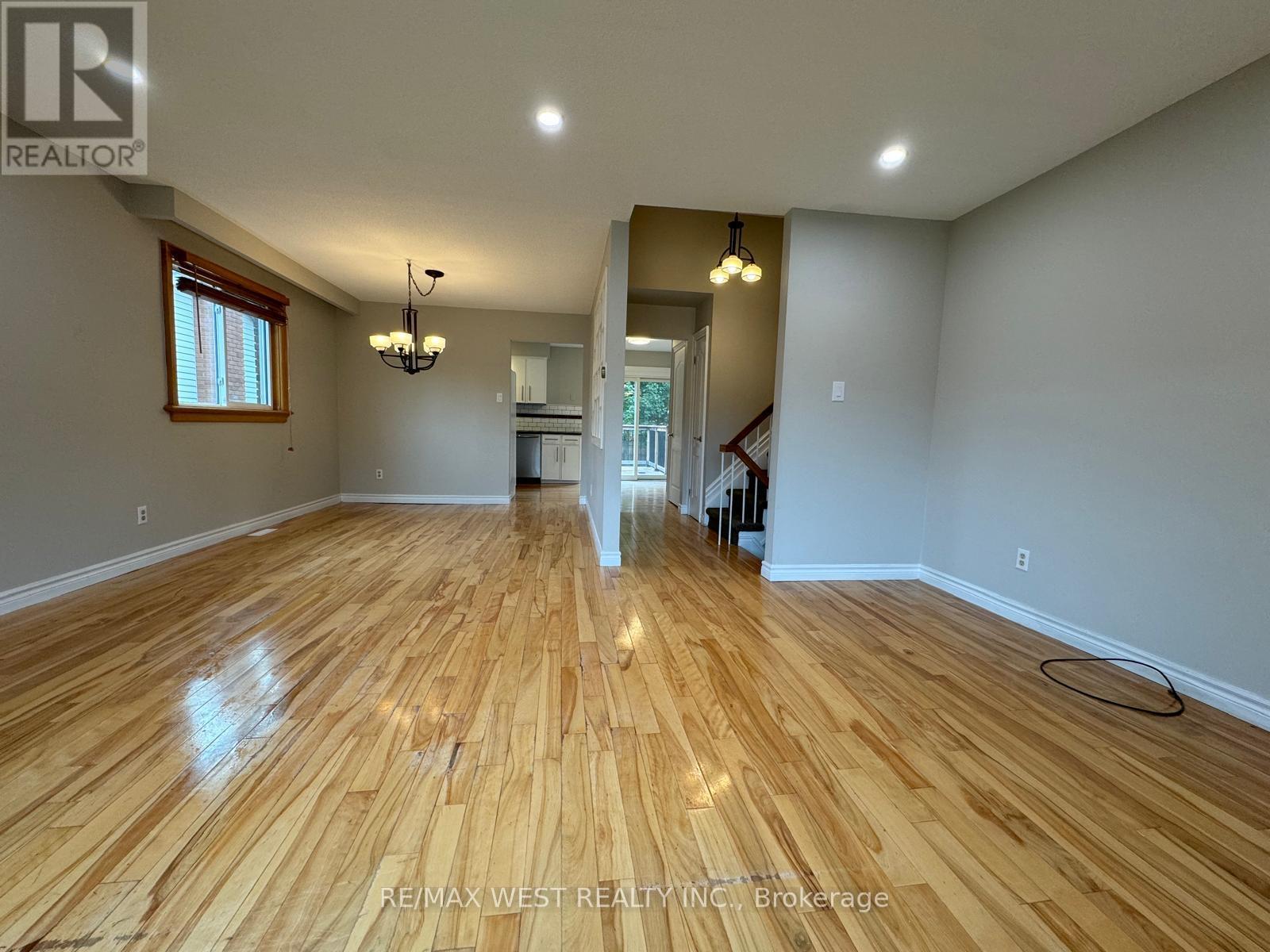 43 Clover Avenue, Barrie, Ontario  L4N 5E2 - Photo 8 - S12776048