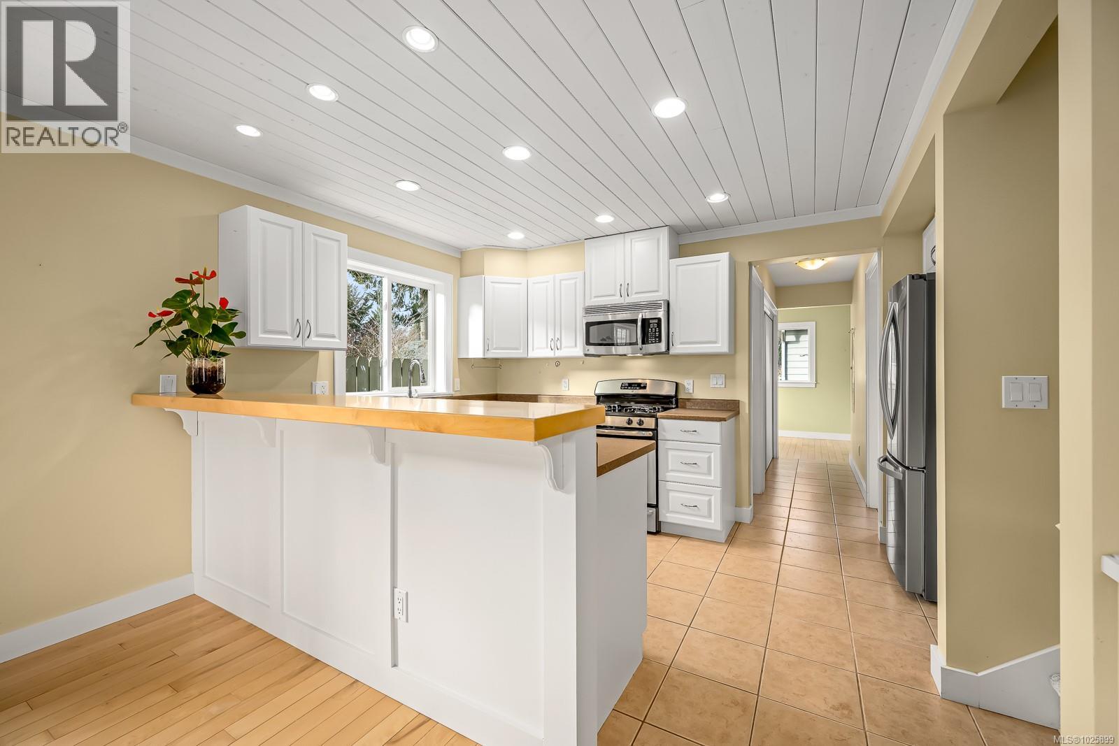 1013 5th St, Courtenay, British Columbia  V9N 1L3 - Photo 4 - 1025899