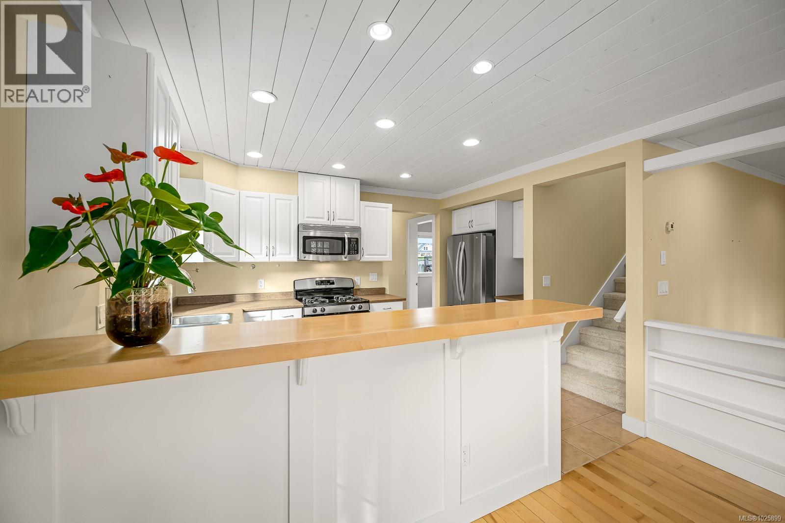 1013 5th St, Courtenay, British Columbia  V9N 1L3 - Photo 3 - 1025899