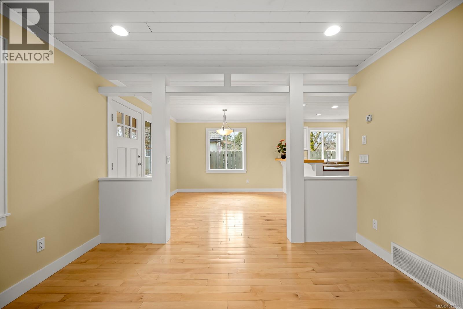 1013 5th St, Courtenay, British Columbia  V9N 1L3 - Photo 10 - 1025899