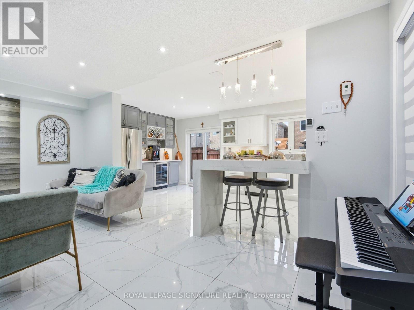 32 Toddville Road, Brampton, Ontario  L6P 3A3 - Photo 12 - W12785498