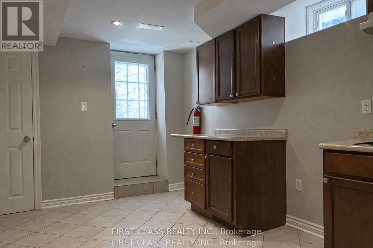 Bsmt - 3023 Mission Hill Drive, Mississauga, Ontario  L5M 0B8 - Photo 3 - W12785502