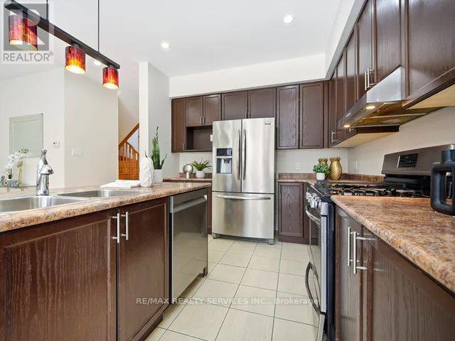 61 Vezna Crescent, Brampton, Ontario  L6X 5K5 - Photo 15 - W12785504