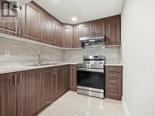 61 Vezna Crescent, Brampton, Ontario  L6X 5K5 - Photo 30 - W12785504