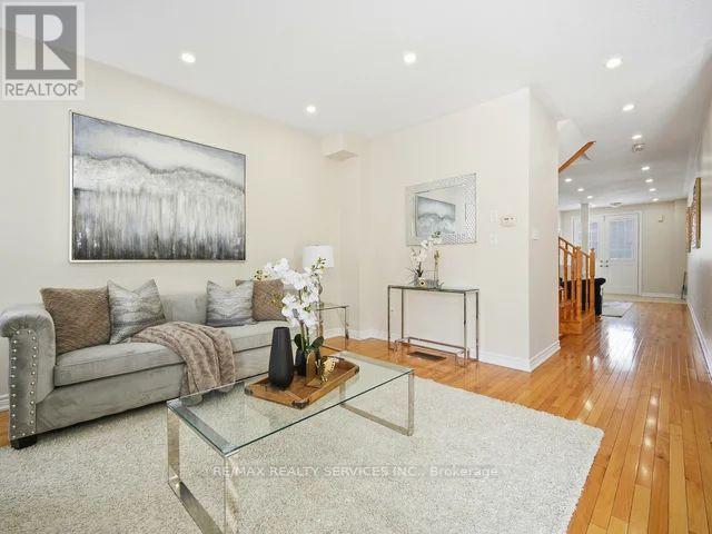 61 Vezna Crescent, Brampton, Ontario  L6X 5K5 - Photo 8 - W12785504