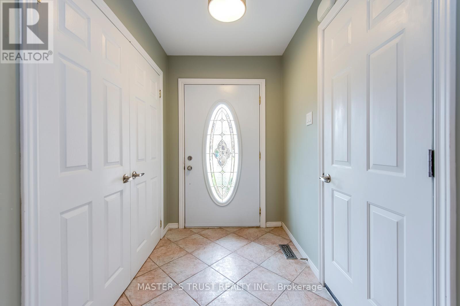 1824 Princelea Place, Mississauga, Ontario  L5M 3R8 - Photo 3 - W12785508