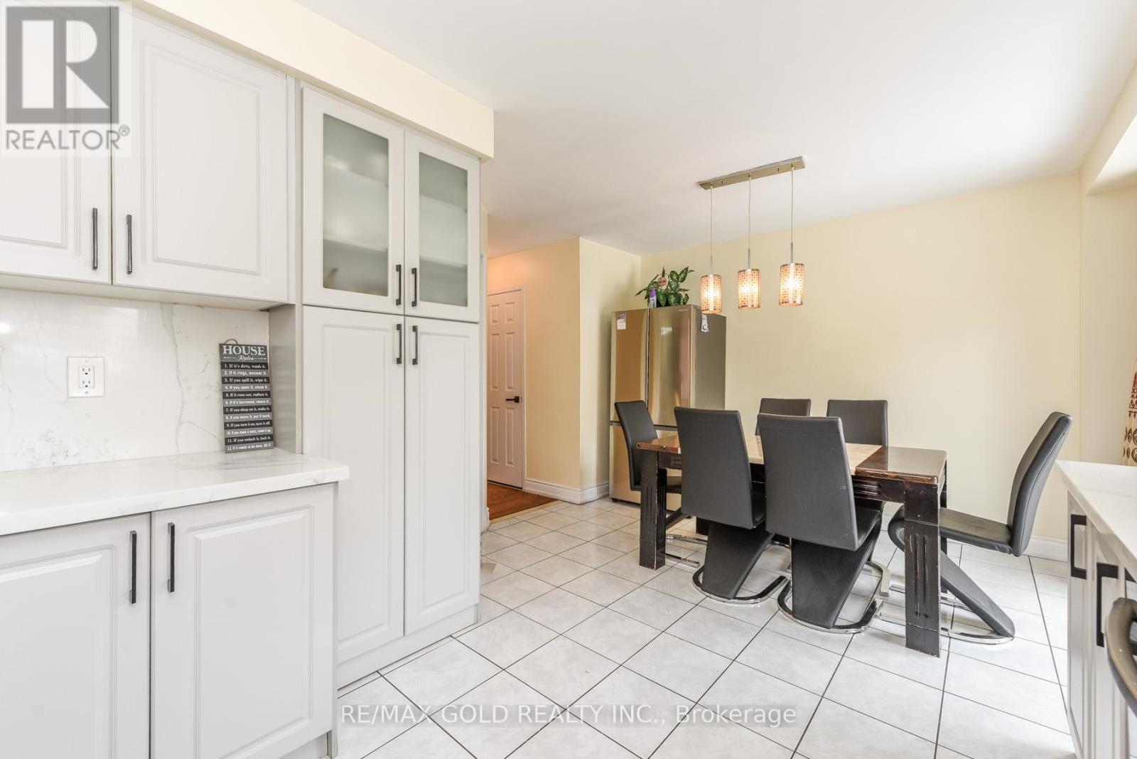 3409 Mcdowell Drive, Mississauga, Ontario  L5M 6R7 - Photo 15 - W12785522