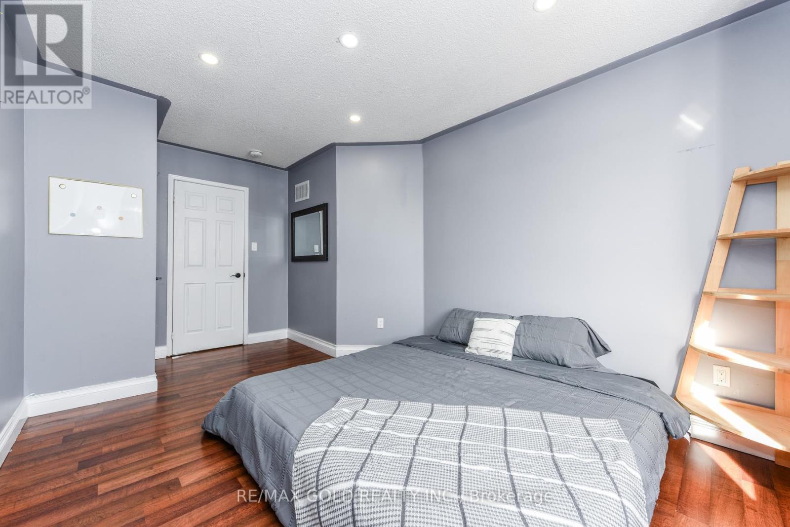 3409 Mcdowell Drive, Mississauga, Ontario  L5M 6R7 - Photo 32 - W12785522