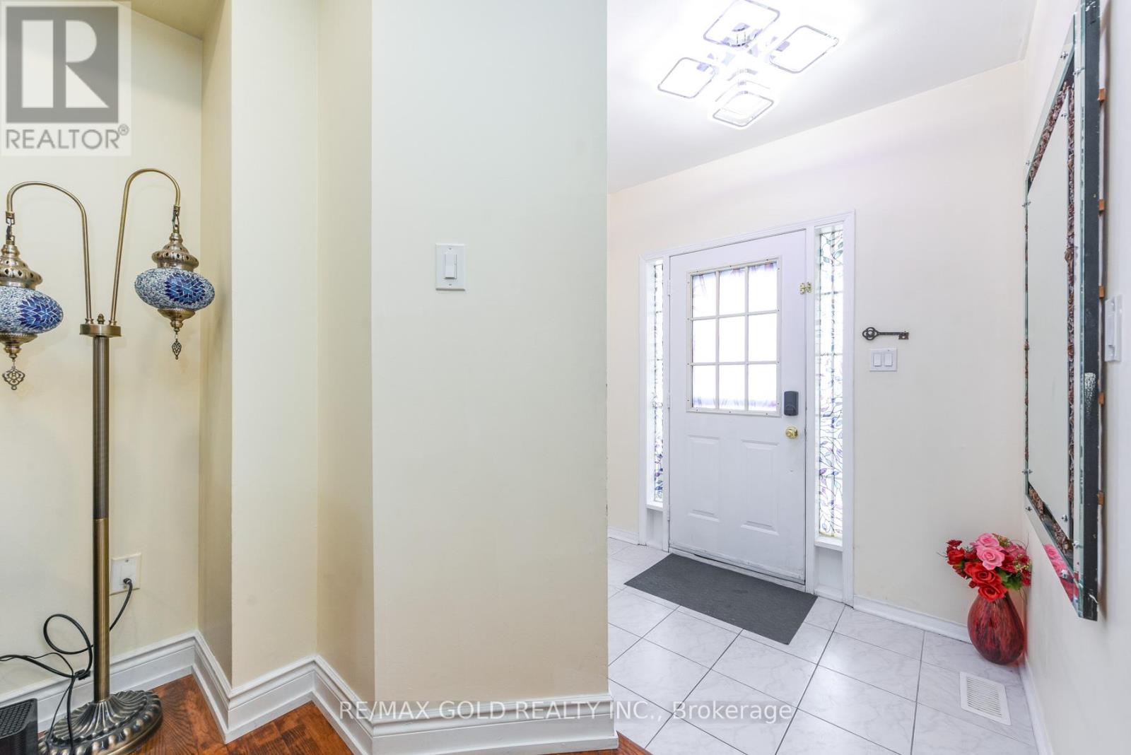 3409 Mcdowell Drive, Mississauga, Ontario  L5M 6R7 - Photo 5 - W12785522