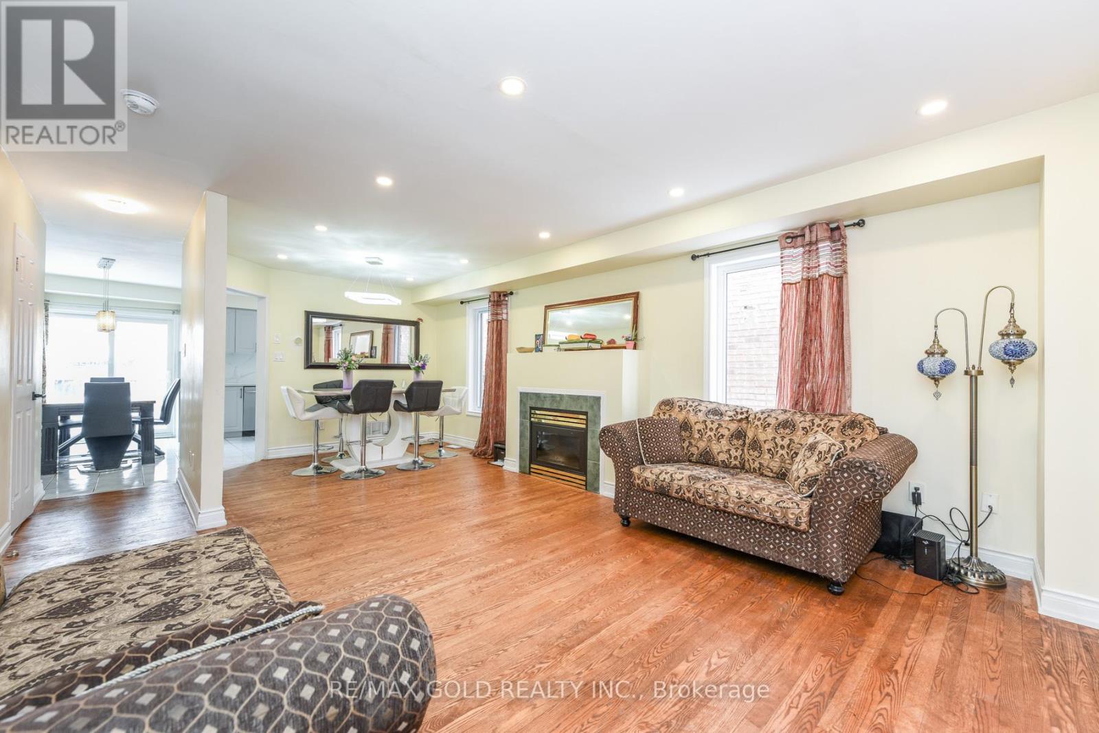 3409 Mcdowell Drive, Mississauga, Ontario  L5M 6R7 - Photo 6 - W12785522