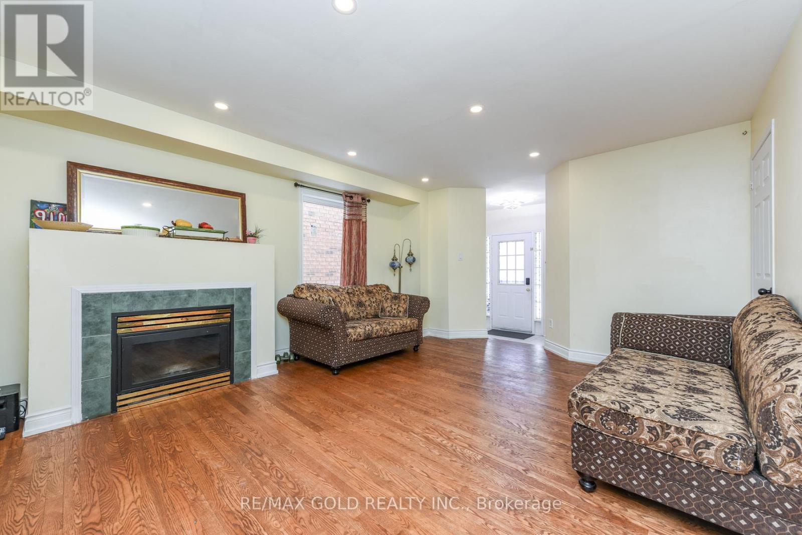 3409 Mcdowell Drive, Mississauga, Ontario  L5M 6R7 - Photo 9 - W12785522