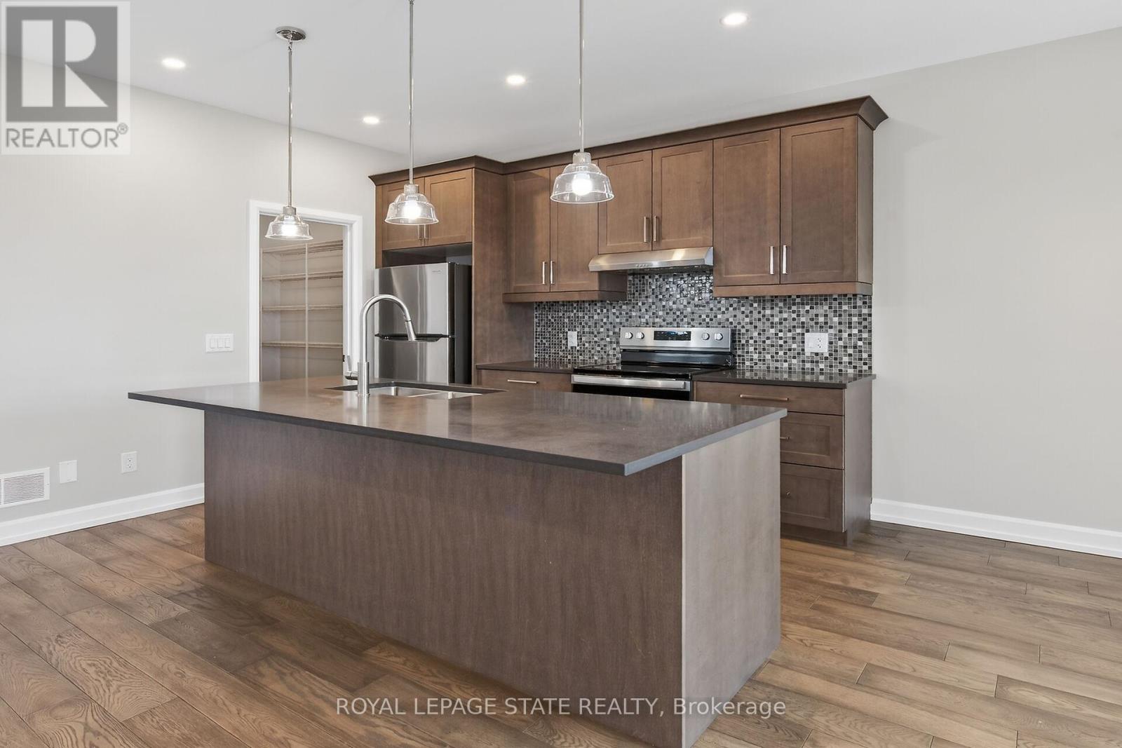 3951 Mitchell Crescent, Fort Erie, Ontario  L0S 1S0 - Photo 5 - X12785494