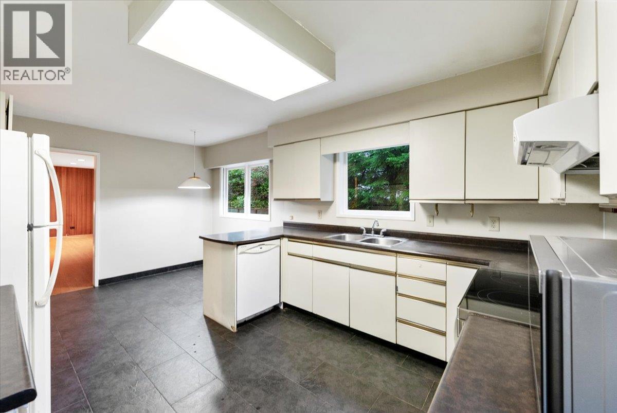 1064 Ruthina Avenue, North Vancouver, British Columbia  V7R 2E6 - Photo 21 - R3089566