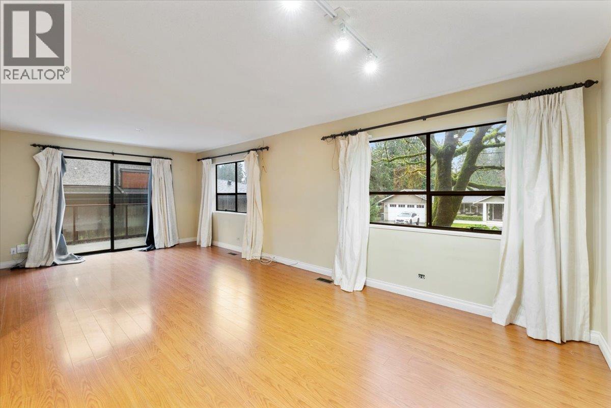 1064 Ruthina Avenue, North Vancouver, British Columbia  V7R 2E6 - Photo 16 - R3089566