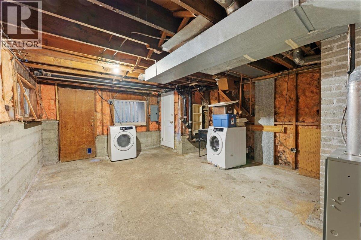 1064 Ruthina Avenue, North Vancouver, British Columbia  V7R 2E6 - Photo 37 - R3089566