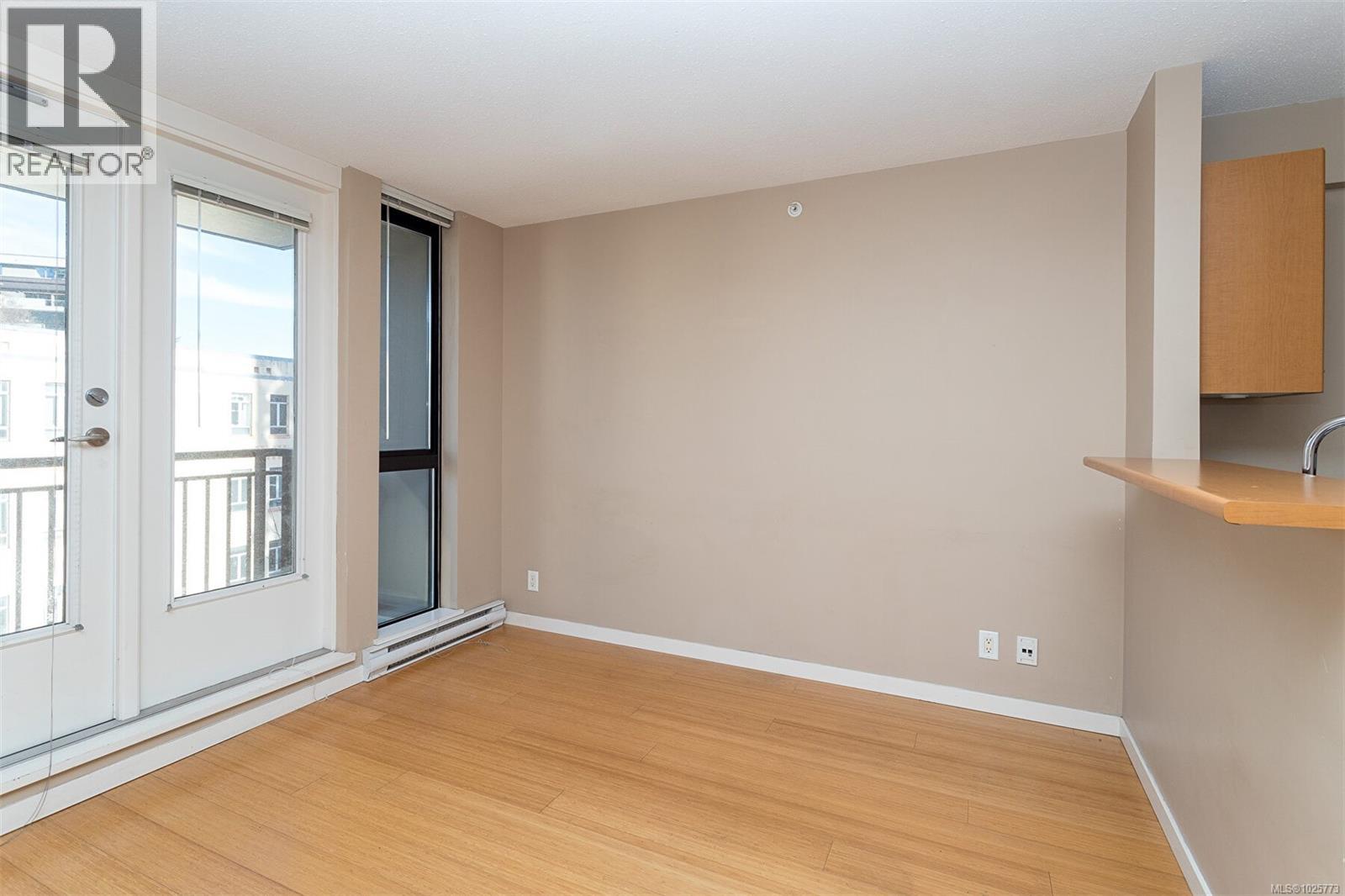 604 751 Fairfield Rd, Victoria, British Columbia  V8W 4A4 - Photo 7 - 1025773