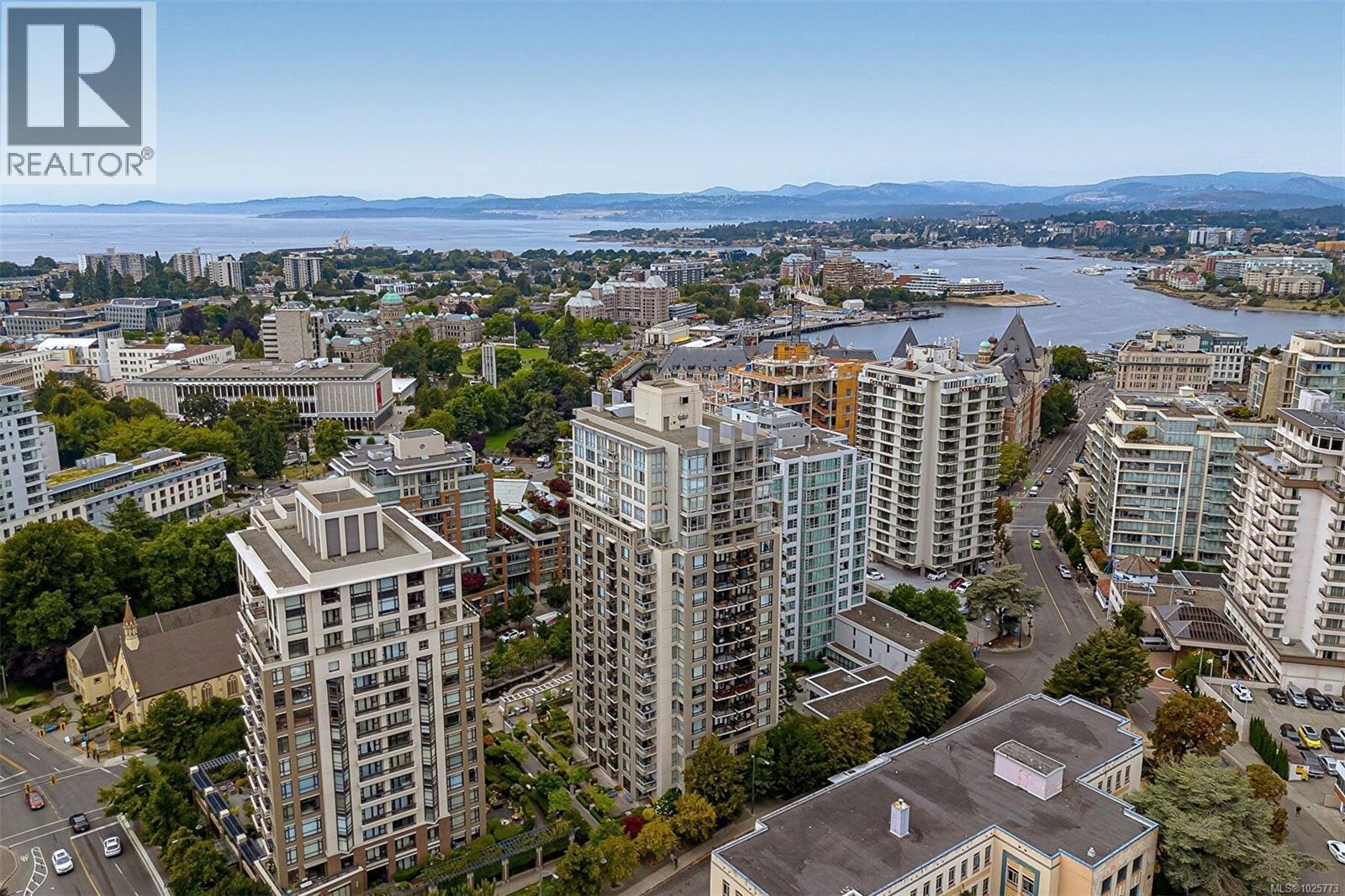 604 751 Fairfield Rd, Victoria, British Columbia