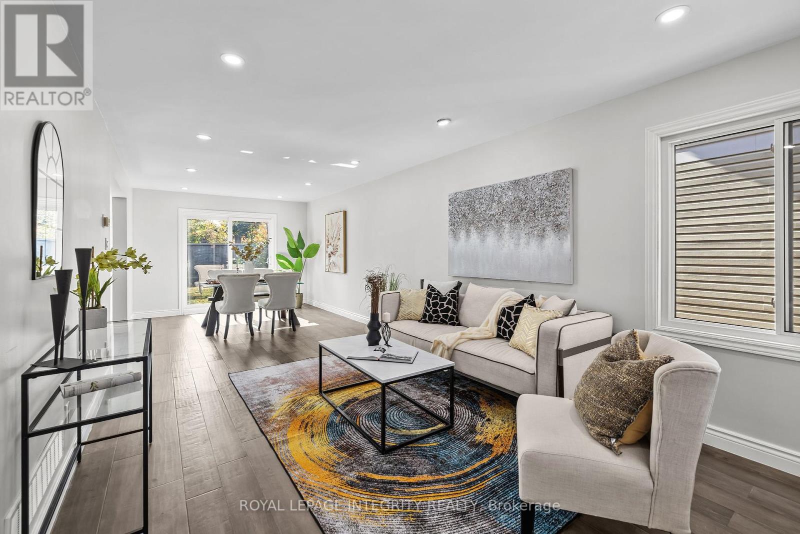 83 Saddle Crescent, Ottawa, Ontario  K1G 5L3 - Photo 3 - X12785584