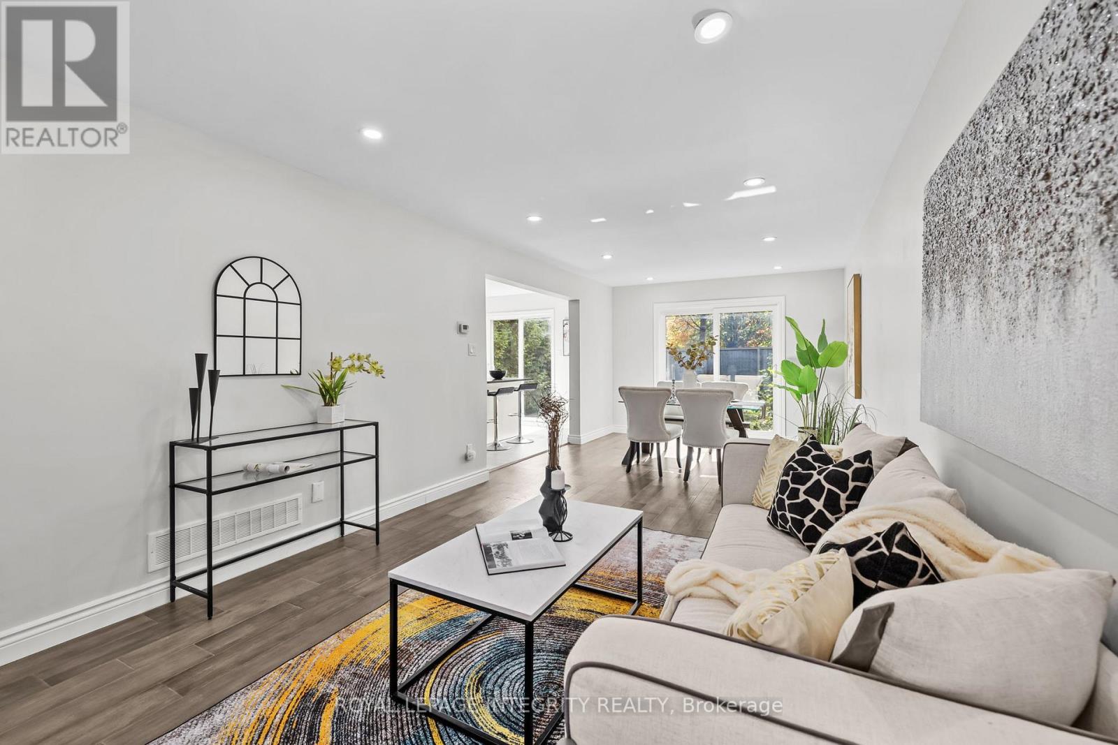 83 Saddle Crescent, Ottawa, Ontario  K1G 5L3 - Photo 4 - X12785584