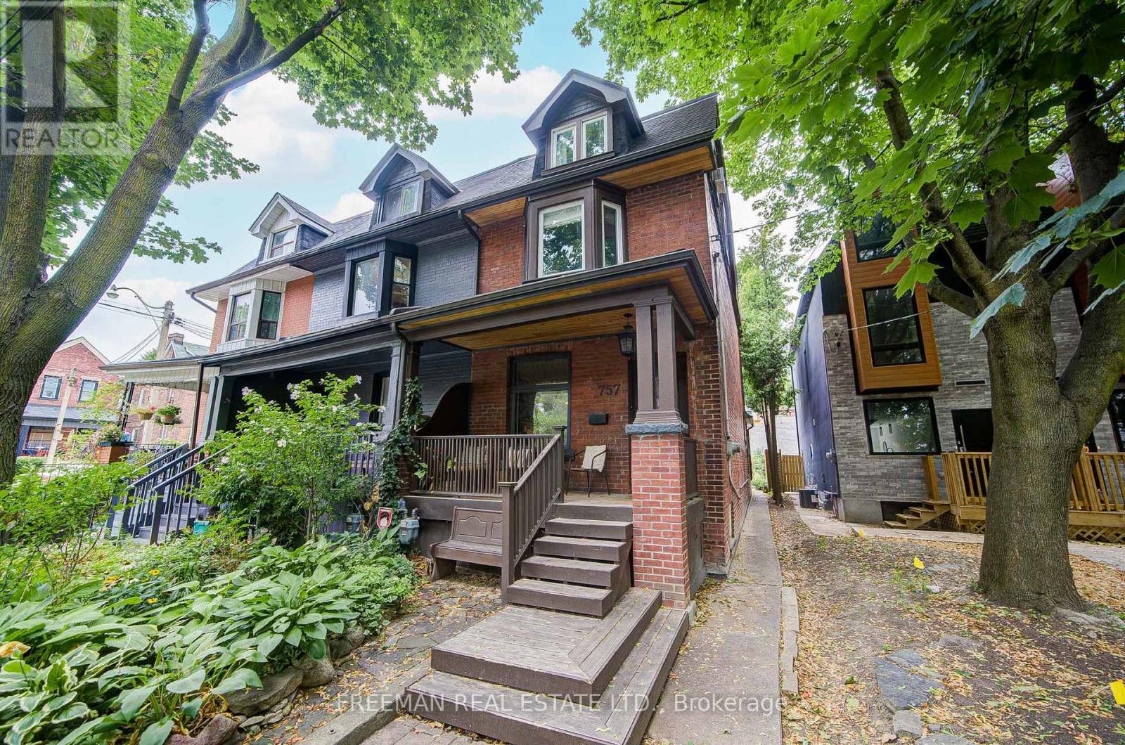 Main/lower - 757 Manning Avenue, Toronto, Ontario  M6G 2W5 - Photo 1 - C12785564