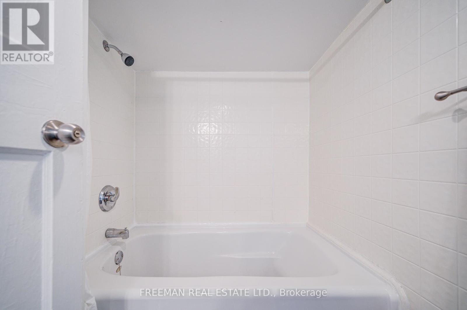 Main/lower - 757 Manning Avenue, Toronto, Ontario  M6G 2W5 - Photo 18 - C12785564