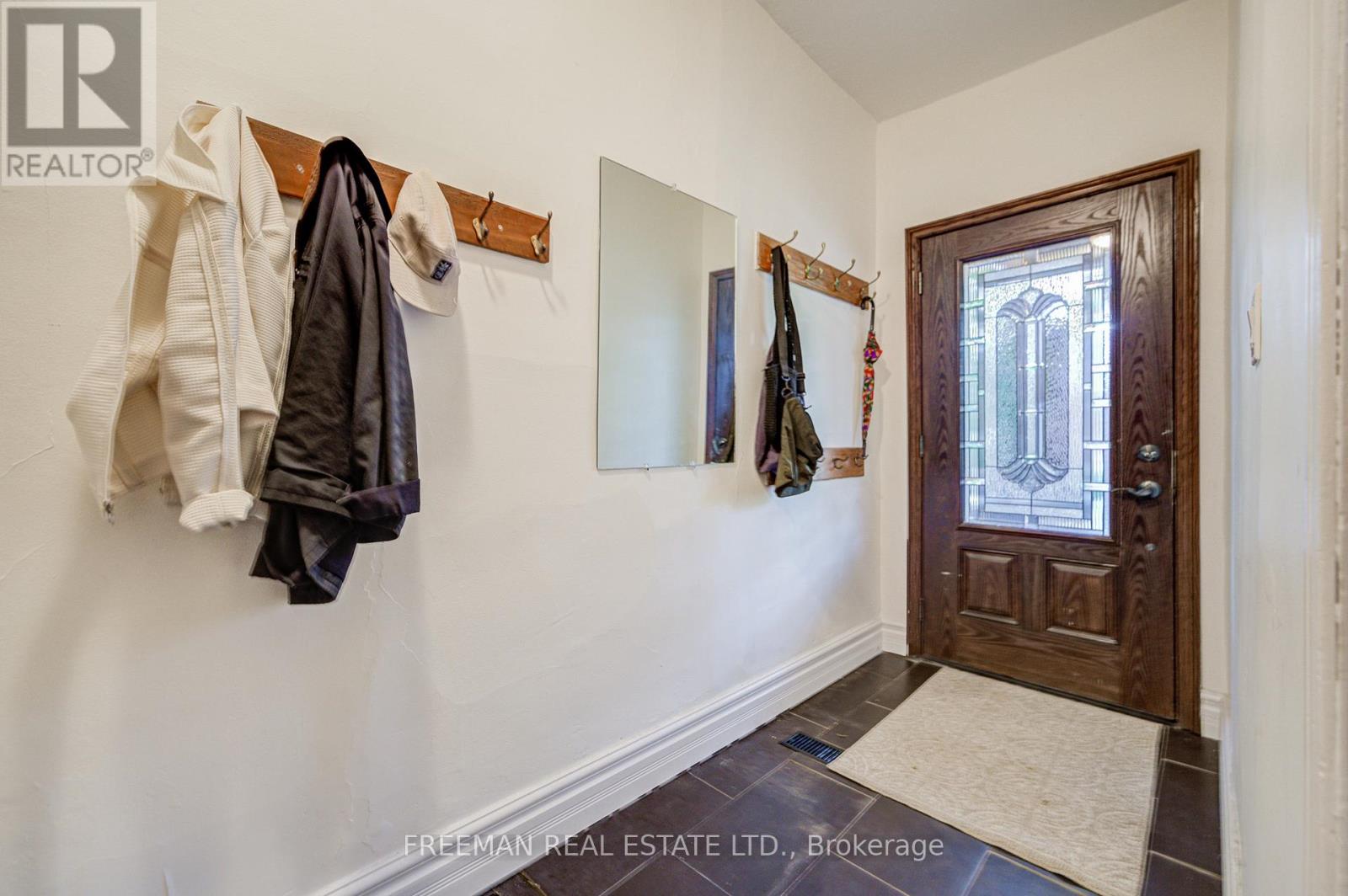 Main/lower - 757 Manning Avenue, Toronto, Ontario  M6G 2W5 - Photo 4 - C12785564