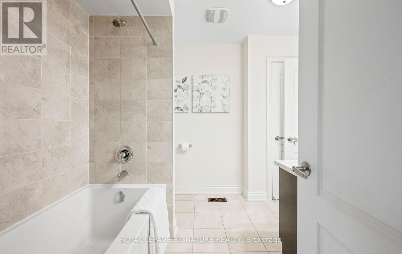 35 Clara May Avenue, East Gwillimbury, Ontario  L9N 0R4 - Photo 39 - N12785570